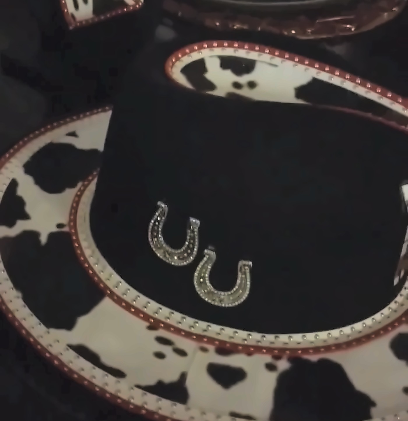 Wide-brim hats