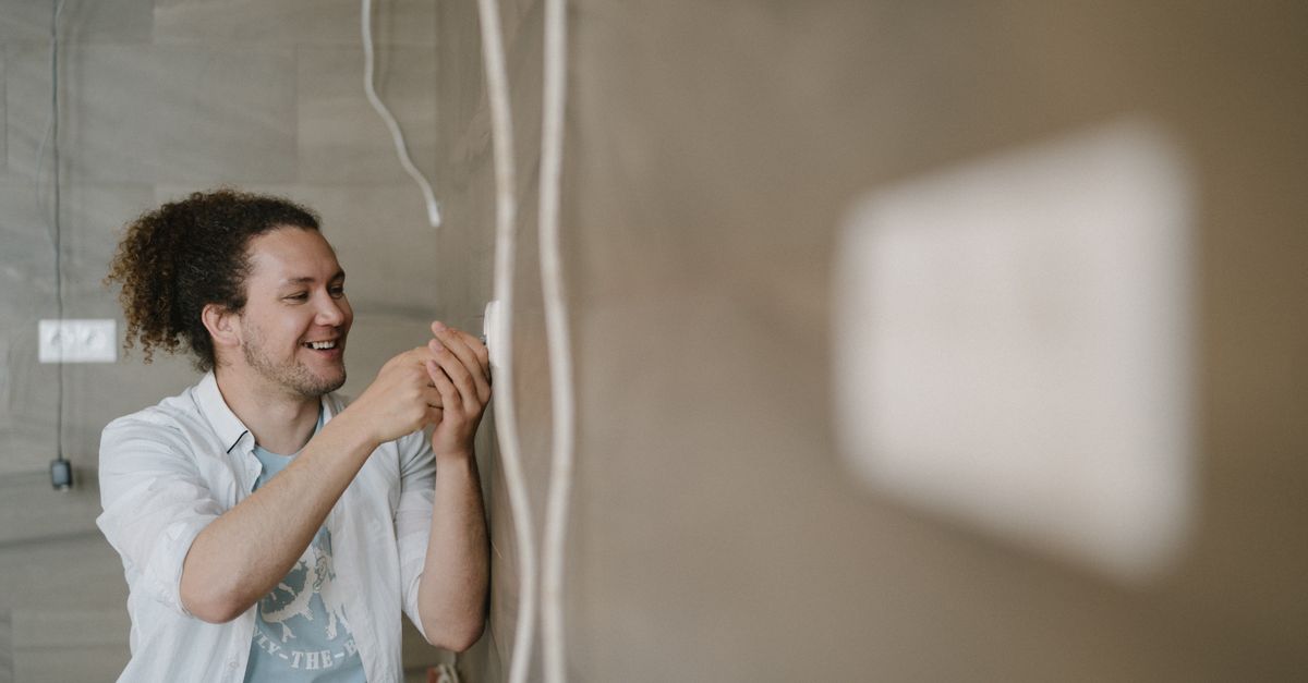 How to choose the right electrician for your home